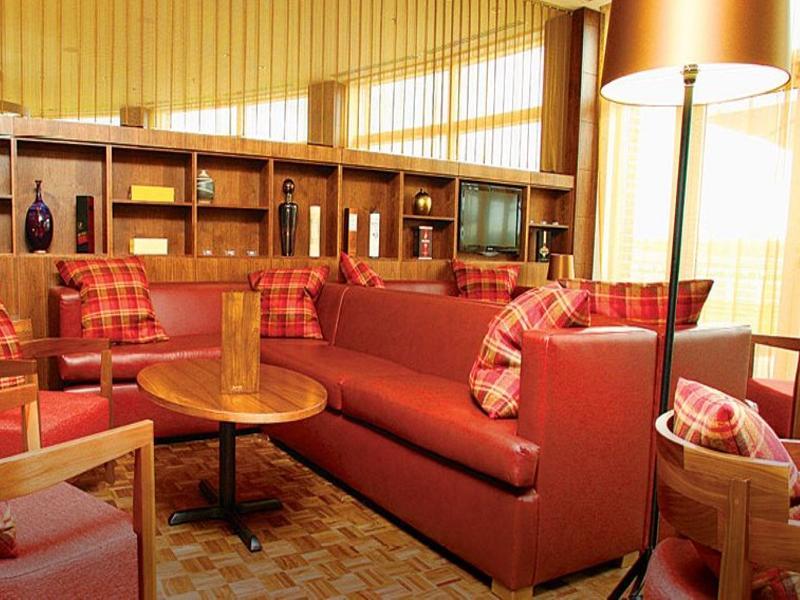 Lingfield Park Marriott Hotel & Country Club Eksteriør billede